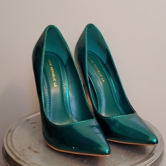 emerald green high heel shoes